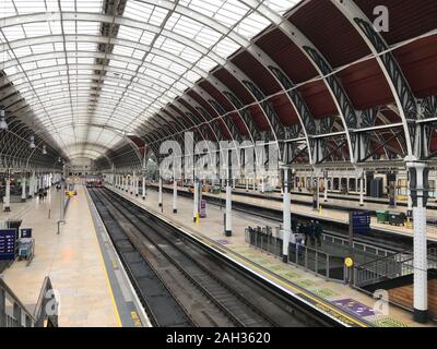 Die Londoner Paddington Station, die der Westen Land, South Wales, Thames Valley und dem Flughafen Heathrow dient, ist leer der Züge am Heiligabend wegen der großen technischen Arbeiten über die Feiertage auf der Bahnstrecke zwischen Paddington und Slough. Stockfoto