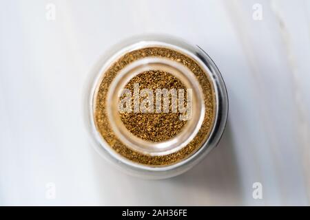 Gemahlen Koriander Pulver im Glas Spice Jar/Koriander. Ökologische Lebensmittel. Stockfoto