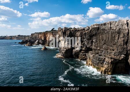 Schöne Antenne lebendigen Blick auf Boca do Inferno, Hell's Mouth, Cascais, in Lissabon, Portugal Stockfoto