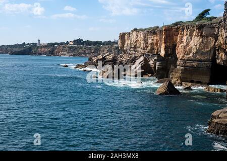 Schöne Antenne lebendigen Blick auf Boca do Inferno, Hell's Mouth, Cascais, in Lissabon, Portugal Stockfoto