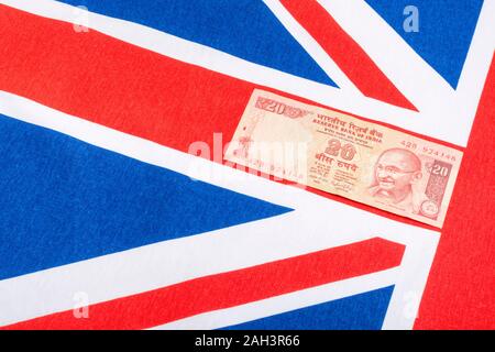 Im alten Stil 20 Indische Rupie Banknoten/Rechnung & Union Jack. Für Indien, Rupie Wechselkurs, Indien Wirtschaft, Indien Großbritannien exportiert, Indien UK Zahlungsbilanz. Stockfoto