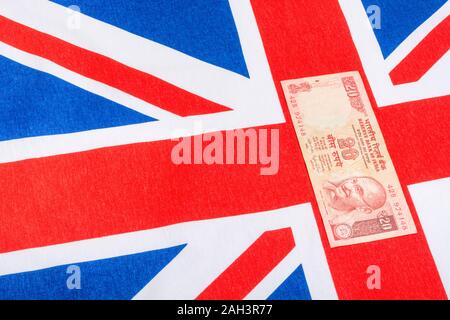 Im alten Stil 20 Indische Rupie Banknoten/Rechnung & Union Jack. Für Indien, Rupie Wechselkurs, Indien Wirtschaft, Indien Großbritannien exportiert, Indien UK Zahlungsbilanz. Stockfoto