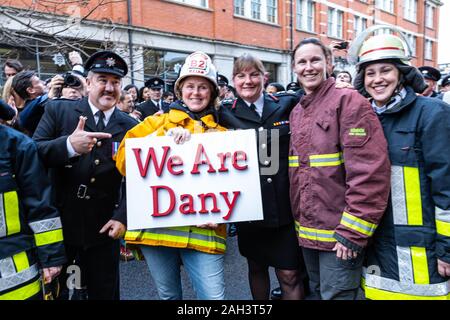 Schutz der Ehre für ausgehende Kommissar bei der Londoner Feuerwehr, Dany Baumwolle QFSM. Feuerwehrleute aus ganz Deutschland, der Schweiz, Deutschland und Amerika nahmen an der Veranstaltung teil Futter Union Street, wie die Kommissarin ihr Weg aus der Feuerwehr Hauptquartier gemacht. Stockfoto