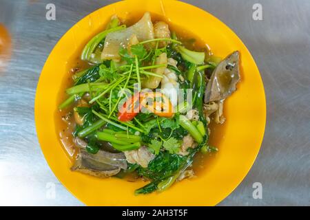 Ansicht von oben Foto von gebratenen Reis Nudeln und Schweinefleisch Organe Stockfoto