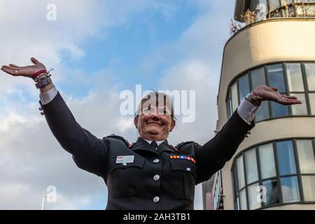 Schutz der Ehre für ausgehende Kommissar bei der Londoner Feuerwehr, Dany Baumwolle QFSM. Feuerwehrleute aus ganz Deutschland, der Schweiz, Deutschland und Amerika nahmen an der Veranstaltung teil Futter Union Street, wie die Kommissarin ihr Weg aus der Feuerwehr Hauptquartier gemacht. Stockfoto