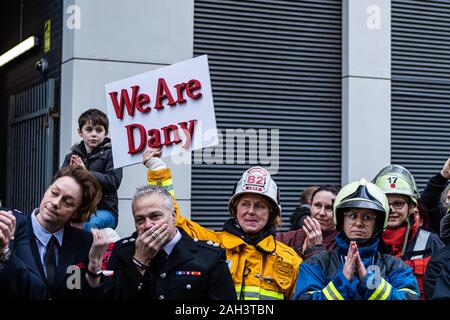 Schutz der Ehre für ausgehende Kommissar bei der Londoner Feuerwehr, Dany Baumwolle QFSM. Feuerwehrleute aus ganz Deutschland, der Schweiz, Deutschland und Amerika nahmen an der Veranstaltung teil Futter Union Street, wie die Kommissarin ihr Weg aus der Feuerwehr Hauptquartier gemacht. Stockfoto