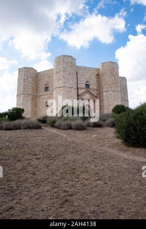 Italien, Provinz Barletta-Andria-Trani, Andria, Wolken über Castel del Monte Stockfoto