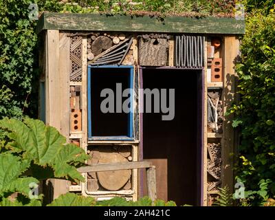 Gartenhaus als große Bug Haus/Hotel, Barnsdale Gärten, Rutland, England, UK konzipiert Stockfoto