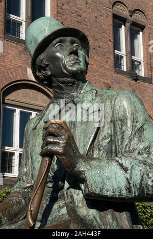 Die Bronzestatue von Hans Christian Andersen, in der Nähe von Rathausplatz, Kopenhagen, Dänemark Stockfoto