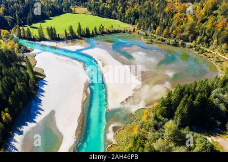 Deutschland, Bayern, Wallgau, malerischen Blick auf sachensee Vorratsbehälter auf obernach Canal Stockfoto