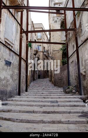 Italien, Provinz Tarent, Taranto, Schritte zwischen Altstadt Häuser Stockfoto