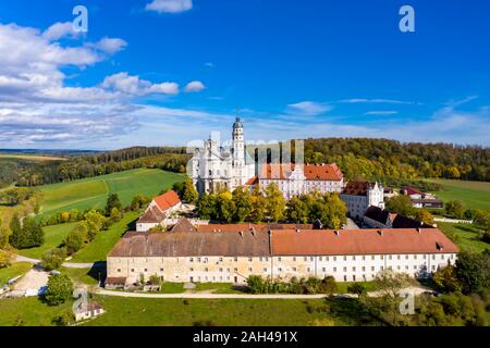 Deutschland, Baden-Württemberg, Neresheim, Luftaufnahme der Benediktiner Kloster, Abtei Neresheim Stockfoto