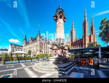 Deutschland, Hessen, Wiesbaden, Neue Rathaus und der Marktkirche auf dem Schlossplatz Stockfoto