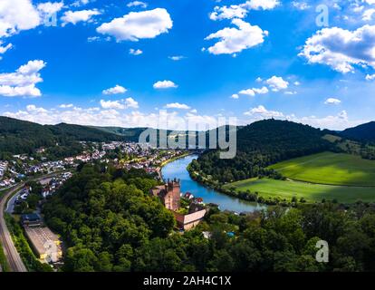 Deutschland, Baden-Württemberg, Neckarsteinach, Luftaufnahme der Stadt und der Burgen Schadeck, Vorderburg, Hinterburg Mittelburg, Stockfoto