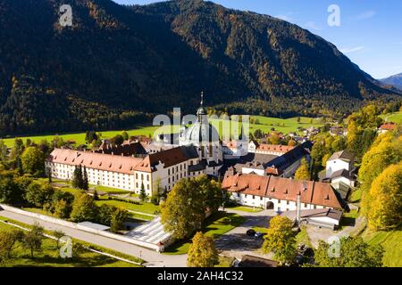 Deutschland, Bayern, Oberbayern, Ettal, Luftaufnahme der Benediktinerabtei Kloster Ettal Stockfoto