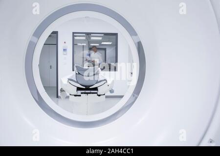 Radiologen im Krankenhaus, Computertomograph Stockfoto