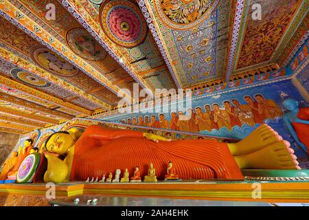 Statue des Liegenden Buddha, in Anuradhapura, Sri Lanka Stockfoto