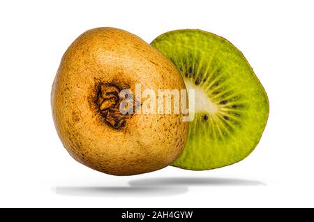 Kiwi, Querschnitt. 3D-Rendering mit realistischen Textur auf weißem Hintergrund Stockfoto