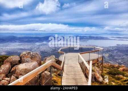 Australischen Tasmanien Nationalpark über Hobart city - Mount Wellington Aussichtsplattform über den Derwent River und Hauptstadt Vororten. Stockfoto