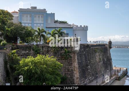 'La Fortaleza' oder 'Palacio de Santa Catalina" in der Altstadt von San Juan ist die offizielle Gouverneur von Puerto Rico Residence. im Jahre 1533 gebaut ist das älteste exec Mansion. Stockfoto