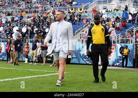 Boca Raton, Florida, USA. 21 Dez, 2019. ESPN Nebenerwerb Reporter Pat McAfee während der NCAA Football Spiel zwischen der Florida Atlantic Eulen und der Southern Methodist Mustangs in der Schüssel Cheribundi Boca Raton in Boca Raton, Florida. Die Eulen besiegt die Mustangs 52-28. Credit: Csm/Alamy leben Nachrichten Stockfoto