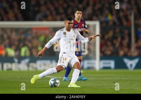 Barcelona, Spanien. 18 Dez, 2019. Casemiro (Real) Fußball: Spanisch "La Liga Santander' Match zwischen dem FC Barcelona 0:0 Real Madrid CF im Camp Nou in Barcelona, Spanien. Credit: mutsu Kawamori/LBA/Alamy leben Nachrichten Stockfoto