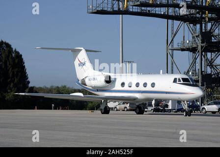 CAPE Canaveral, Florida-Auf der Shuttle Landing Facility des NASA Kennedy Space Center in Florida, einem der Shuttle Ausbildung Flugzeuge ist bereit für STS-119 Commander Lee Archambault oder Pilot Tony Antonelli shuttle Landungen auf der Piste des Shuttle Landing Facility zu üben. Stockfoto