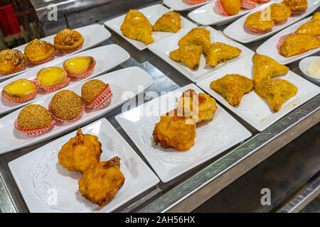 Hong Kong ei Torten und gebratene Knödel in dimsum Restaurant Stockfoto