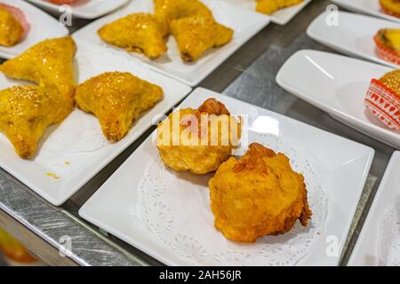 Lecker gebratene Garnelen Kugeln in der chinesischen dimsum Restaurant Stockfoto