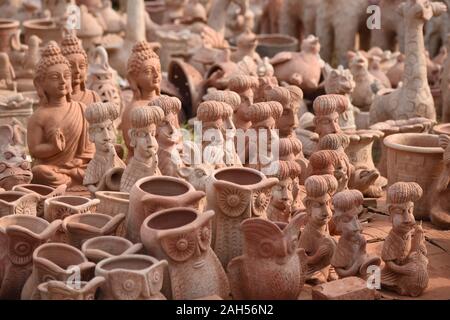 Figuren aus rotem Ton. Stockfoto