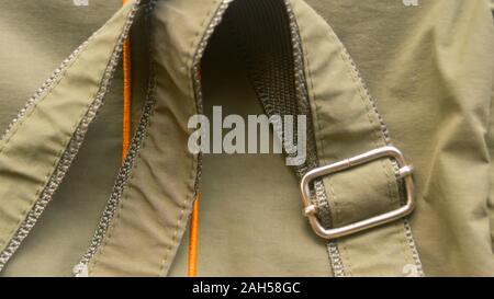 Detail Teil des Luxus Verschluss (Wölbung) an der Lasche der Damen neue Damen Jeans Kleidung Accessoires. Frauen Mode Hintergrund Design. Im westlichen Stil. Stockfoto