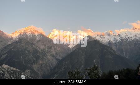 Mount Kailash oder Kailasa Berges Himalaya reicht (tibetische Namen Banden Rinpoche bedeutet Kostbares Snow Mountain) heiliger Ort von Lord Shiva sunset Sun Stockfoto