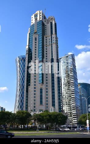 Doha, Katar - Nov 24. 2019. Public Staatsanwaltschaft Turm auf Himmel Hintergrund Stockfoto