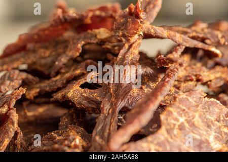 Eine Nahaufnahme von hausgemachten Beef Jerky in Adelaide, South Australia am 24. Dezember 2019 Stockfoto