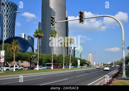 Doha, Qatar, Nov 24. 2019. Ein West Bay von Doha Al Corniche Street Stockfoto