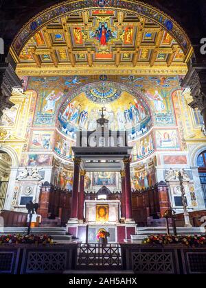 12. und 13. jahrhundert Mosaiken in der Apsis der Basilika Santa Maria in Trastevere - Rom, Italien Stockfoto