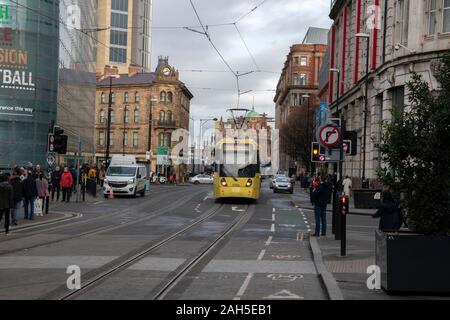 Gelbe Tram an der Manchester England 2019 Stockfoto