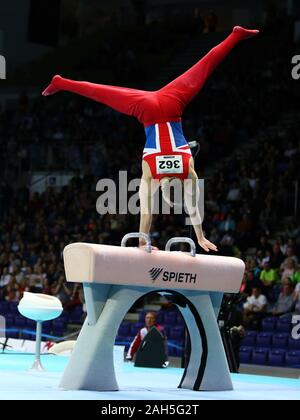 Stettin, Polen, 13. April 2019: Max Whitlock von Großbritannien konkurriert auf dem Pferd während der Europäischen Gymnastik Meisterschaften 2019 Stockfoto