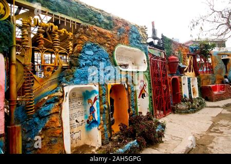 Künstlerische Installationen im Inneren Hamel's Alley in Havanna, Kuba Stockfoto