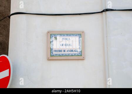 Bemalte Keramik Straßenschild der Praca Allgemeine Freire de Andrade, Figueira da Foz, Portugal Stockfoto