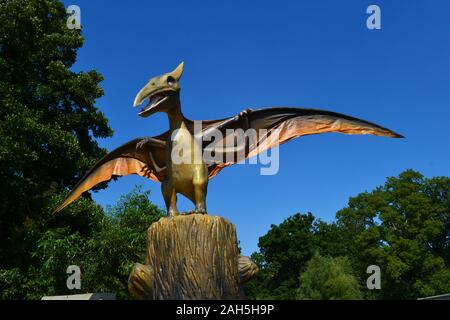 Pterodactyl Dinosaurier in der Dinosaurier Theme Park Area in Longleat Safari Park, Warminster, Wiltshire, England, Großbritannien Stockfoto
