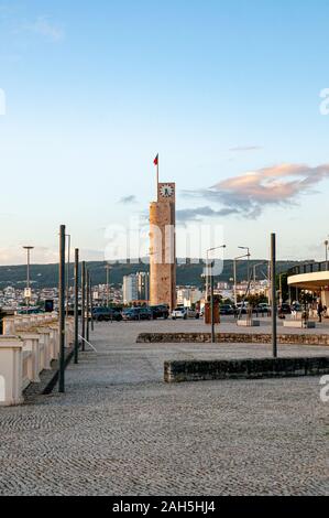 Clock Tower auf der Strandpromenade in Figueira da Foz, Portugal Stockfoto