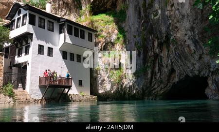 Hancock, Bosnien - April, 2019: geistliche Haus der Blagaj oder Derwisch Haus. Die blagaj Tekke Stockfoto
