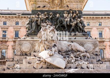 Lion Skulptur, Teil der Reiterstatue von Victor Emmanuel II. in Mailand, König von Sardinien von 1849 bis 17. März 1861 und war der erste König von Stockfoto