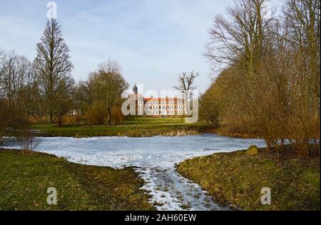 Das Eutiner Schloss (Eutiner Schloss) im Winter. Stockfoto