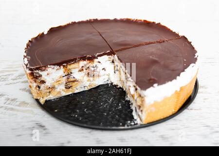 Hausgemachte Schokolade und Sahne Kuchen Stockfoto