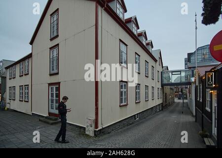 Western Reykjavík Weitwinkel- Straße Szenen in der Dämmerung von winter Stockfoto