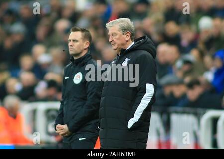 21. Dezember 2019, St. James's Park, Newcastle, England; Premier League Newcastle United v Crystal Palace: Roy Hodgson Manager von Crystal Palace während des Spiels Credit: Craig Milner/News Bilder Stockfoto