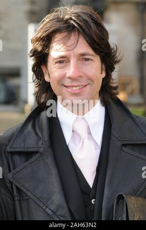 Laurence Llewelyn-Bowen. Die Frau, die eigenen Kinder Mut, Awards, Westminster Abbey, London. Großbritannien Stockfoto