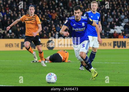 21. Dezember 2019, KC Stadium, Kingston upon Hull, England; Sky Bet Meisterschaft, Hull City v Birmingham City: Maxime Colin (5) von Birmingham City läuft zum Ball Gutschrift zu erhalten: David Grieben/News Bilder Stockfoto